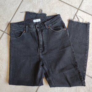 Bershka Black High-Rise Jeans – Distressed Hem size 8